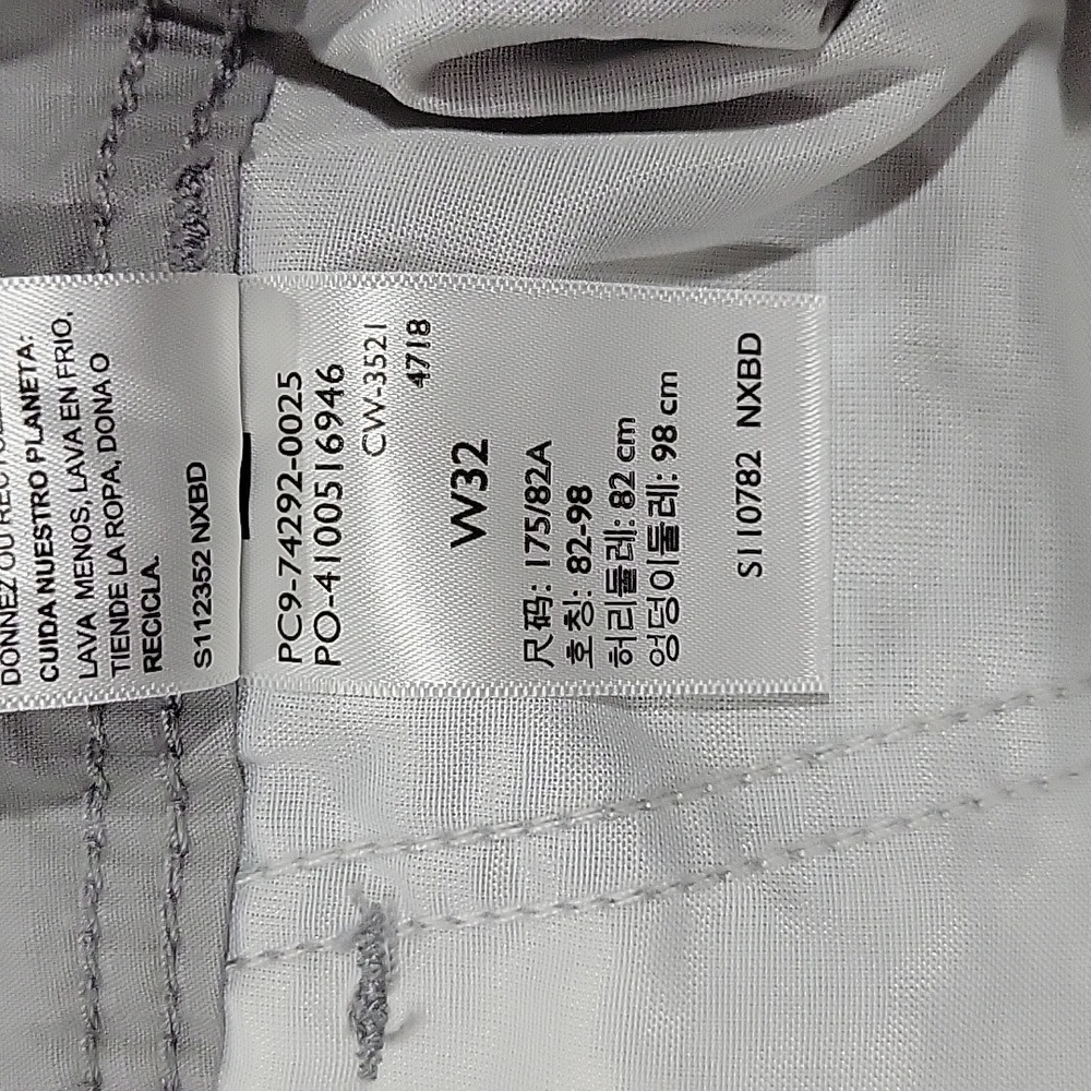 Levi’s Denizen cargo shorts size 32 Gray - 10” leg - Picture 4 of 5